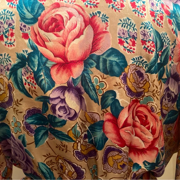 Adonna Gown & Robe - Picture 13 of 15